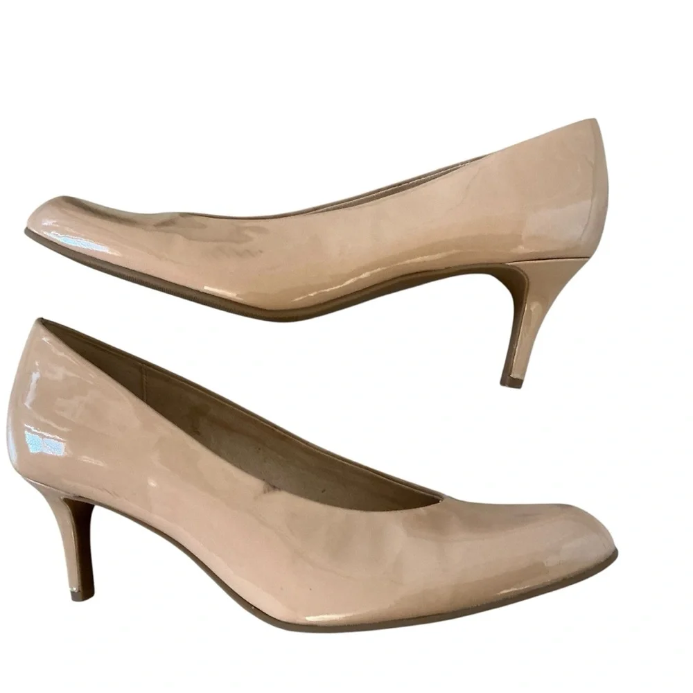 Coach women’s patent leather low heel pumps size 8.5 corporate court shoes